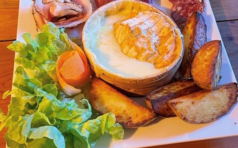 Chalet refuge du pré de Mme Carle (Cézanne) Location Chalet refuge du pré de Mme Carle (Cézanne) à PELVOUX