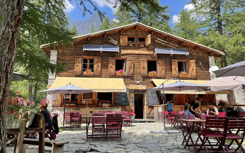 Chalet refuge du pré de Mme Carle (Cézanne) Location Chalet refuge du pré de Mme Carle (Cézanne) à PELVOUX