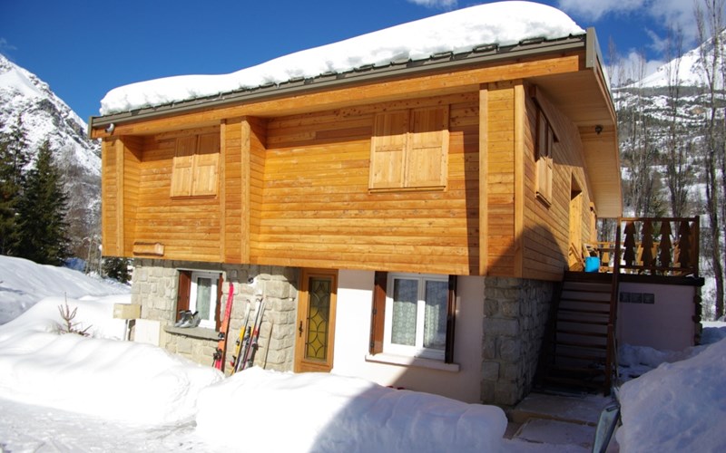 Location Semaine ski hébergement 2* aux pieds des pistes du domaine skiable de Pelvoux-Vallouise à 