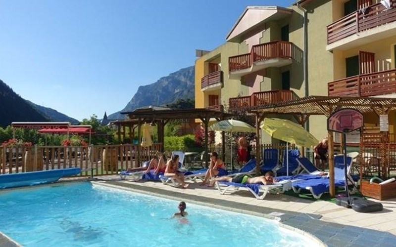 Hôtel Restaurant La Lauzétane Location Hôtel Restaurant La Lauzétane à LE LAUZET UBAYE