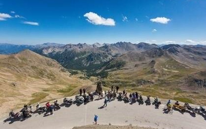 Hôtel Restaurant La Lauzétane Location Hôtel Restaurant La Lauzétane à LE LAUZET UBAYE