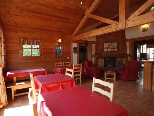 Chalet 14/18 Personnes PYRENE BAR SA ST CHAFFREY