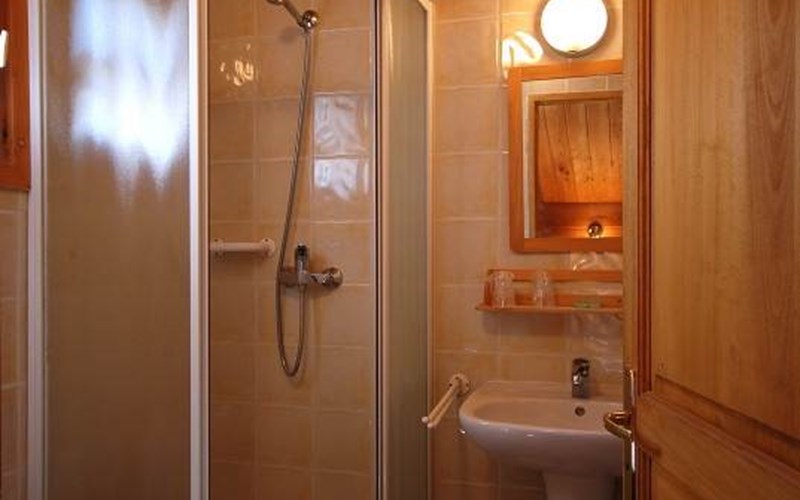 Chalet 14/18 Personnes PYRENE BAR SA Location Chalet 14/18 Personnes PYRENE BAR SA à ST CHAFFREY