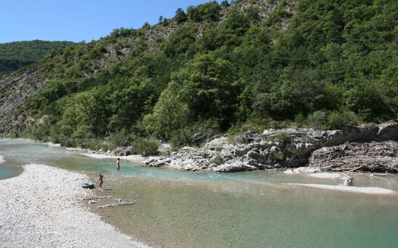 Camping Les Rives du Lac Location Camping Les Rives du Lac à VEYNES