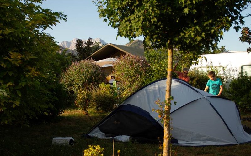 Camping Les Rives du Lac Location Camping Les Rives du Lac à VEYNES