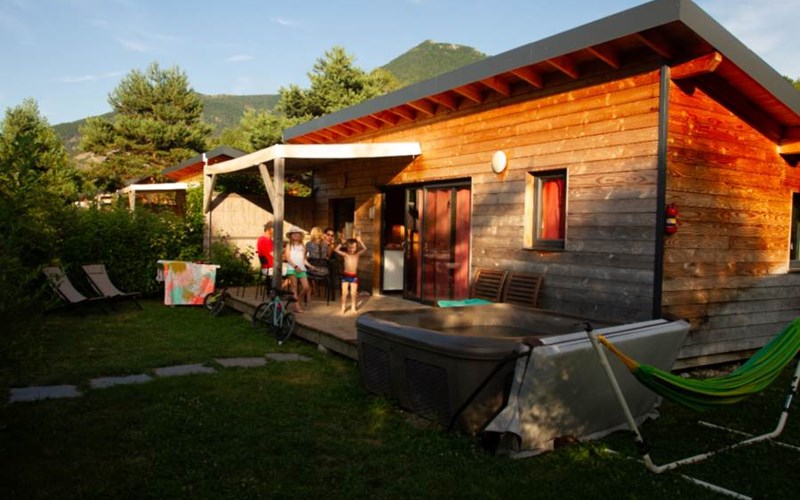 Camping Les Rives du Lac Location Camping Les Rives du Lac à VEYNES