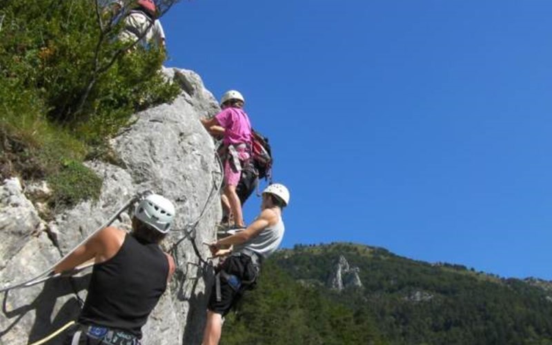 Camping Les Rives du Lac Location Camping Les Rives du Lac à VEYNES