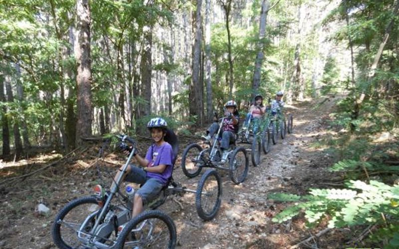 Camping Les Rives du Lac Location Camping Les Rives du Lac à VEYNES