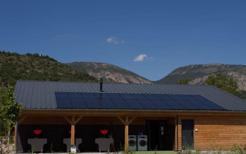 Camping Les Rives du Lac Location Camping Les Rives du Lac à VEYNES