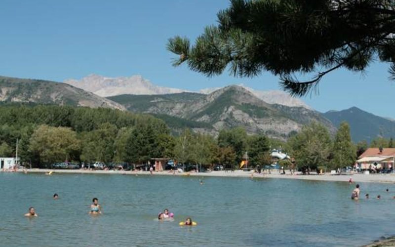 Location Camping Les Rives du Lac à VEYNES