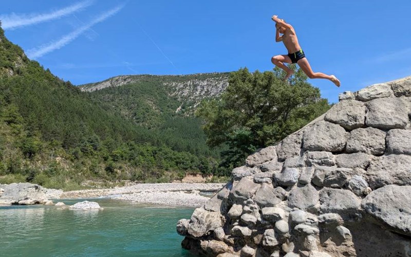 Camping Les Rives du Lac Location Camping Les Rives du Lac à VEYNES