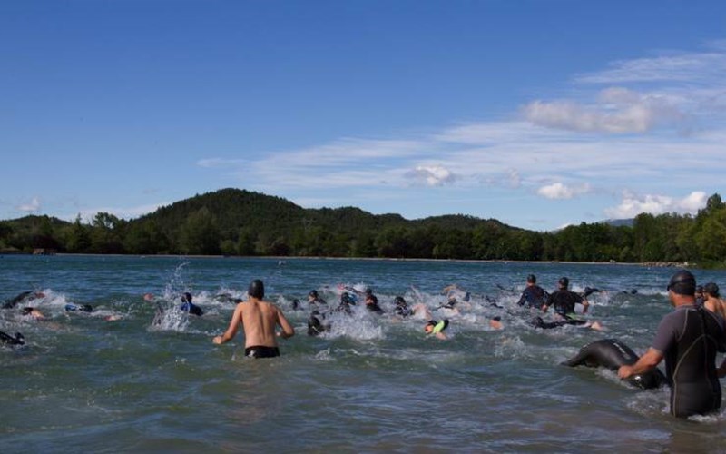 Location Camping Les Rives du Lac à VEYNES