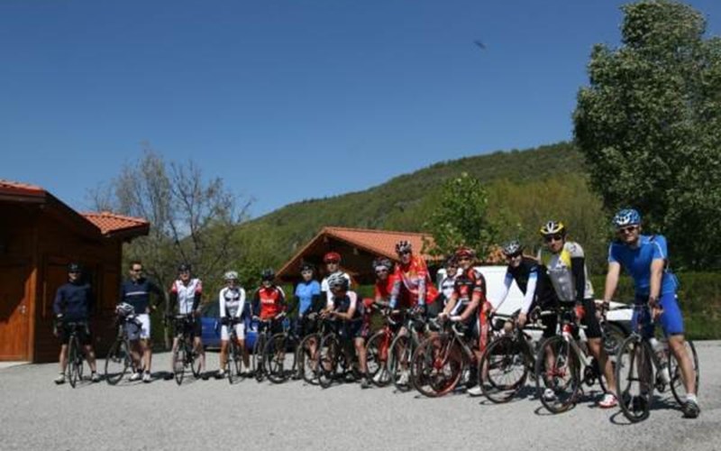 Camping Les Rives du Lac Location Camping Les Rives du Lac à VEYNES