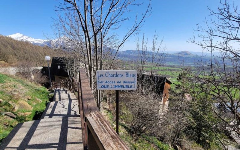 CHARDONS BLEUS Location CHARDONS BLEUS à ST MICHEL DE CHAILLOL