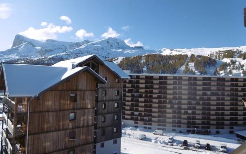 CHALETS SUPERD GENTIANE Location CHALETS SUPERD GENTIANE à SUPERDEVOLUY