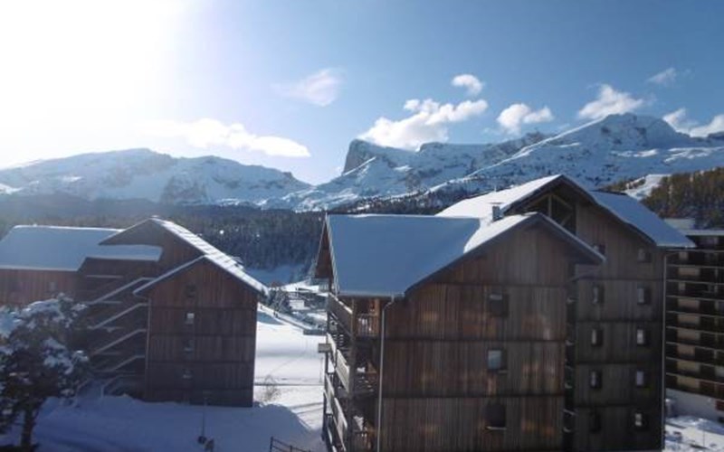 CHALETS SUPERD GENTIANE Location CHALETS SUPERD GENTIANE à SUPERDEVOLUY