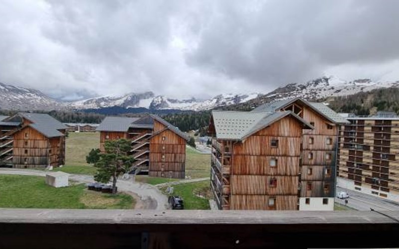 CHALETS SUPERD GENTIANE Location CHALETS SUPERD GENTIANE à SUPERDEVOLUY