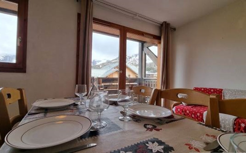 CHALETS SUPERD GENTIANE Location CHALETS SUPERD GENTIANE à SUPERDEVOLUY