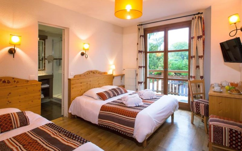 Logis Hôtel les Peupliers Location Logis Hôtel les Peupliers à EMBRUN