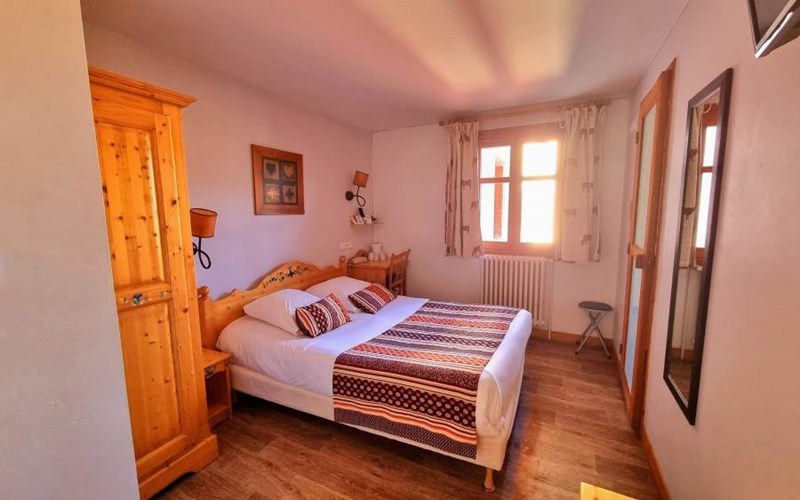 Logis Hôtel les Peupliers Location Logis Hôtel les Peupliers à EMBRUN