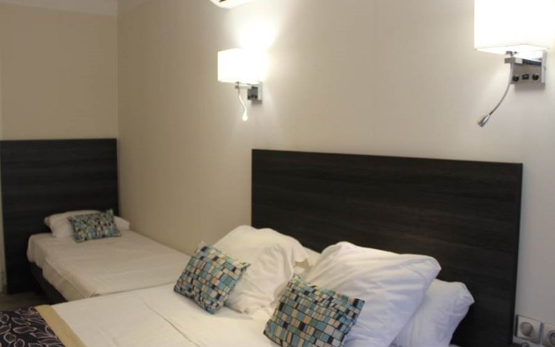 Logis Hôtel Cayrons Location Logis Hôtel Cayrons à ABRIES