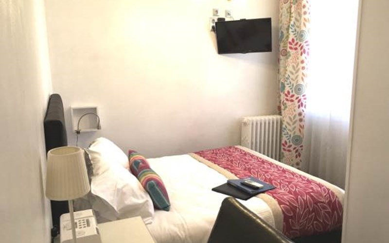 Logis Hôtel Cayrons Location Logis Hôtel Cayrons à ABRIES