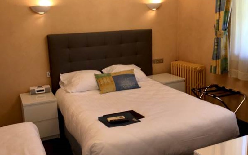 Logis Hôtel Cayrons Location Logis Hôtel Cayrons à ABRIES