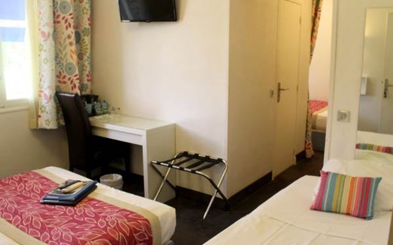 Logis Hôtel Cayrons Location Logis Hôtel Cayrons à ABRIES