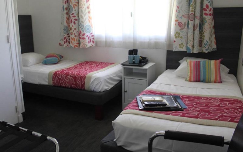 Logis Hôtel Cayrons Location Logis Hôtel Cayrons à ABRIES