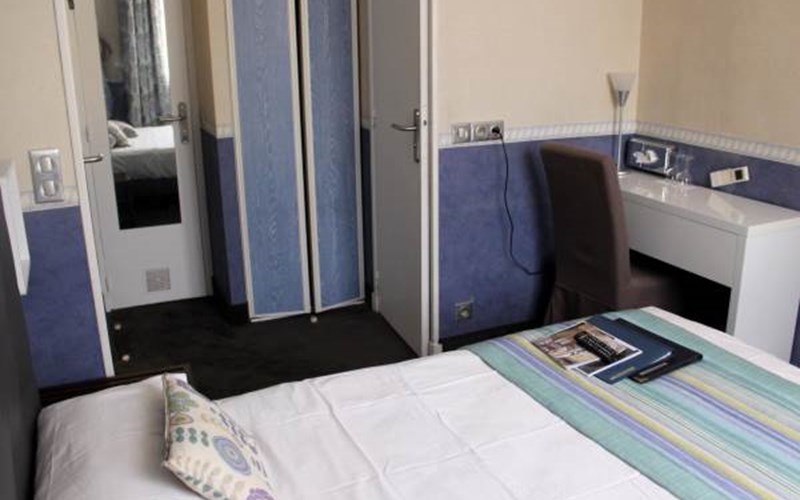 Logis Hôtel Cayrons Location Logis Hôtel Cayrons à ABRIES