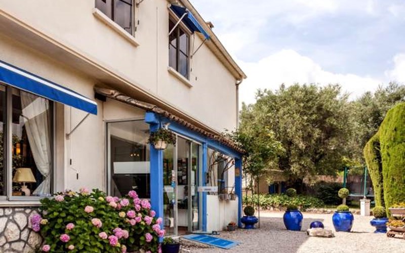 Logis Hôtel Cayrons Location Logis Hôtel Cayrons à ABRIES