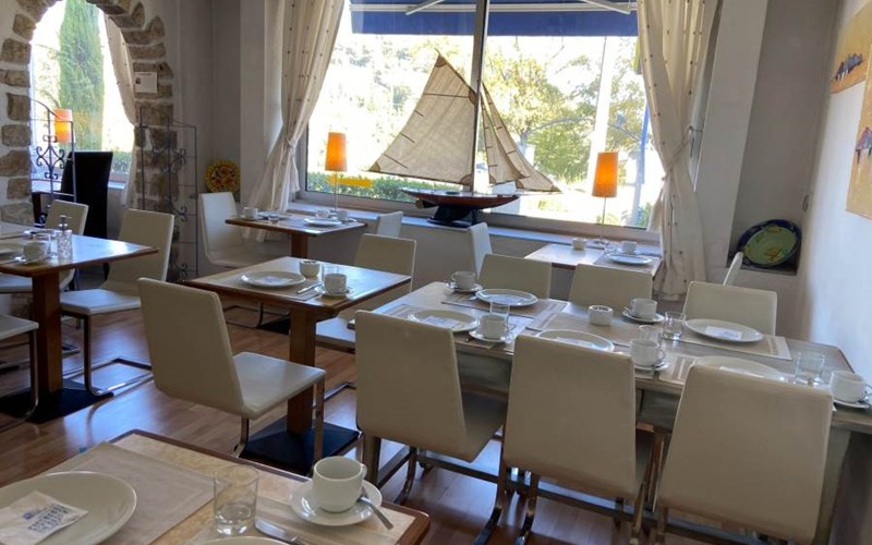 Logis Hôtel Cayrons Location Logis Hôtel Cayrons à ABRIES