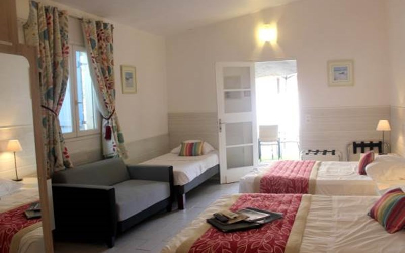 Logis Hôtel Cayrons Location Logis Hôtel Cayrons à ABRIES