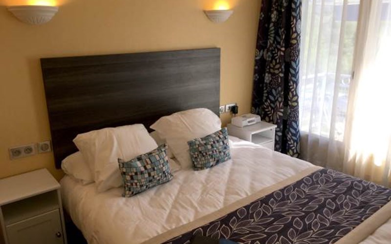 Logis Hôtel Cayrons Location Logis Hôtel Cayrons à ABRIES