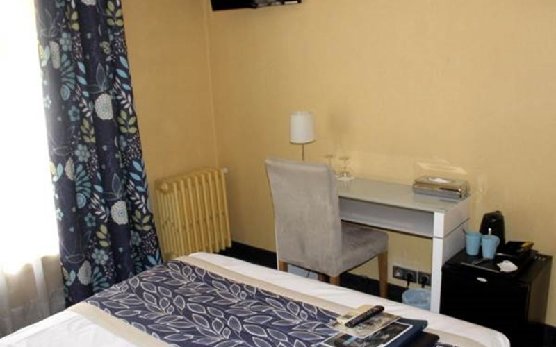 Logis Hôtel Cayrons Location Logis Hôtel Cayrons à ABRIES