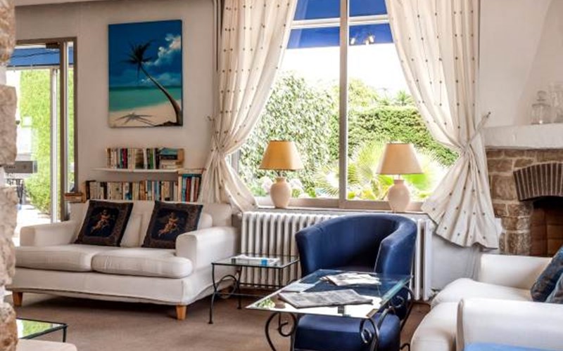 Logis Hôtel Cayrons Location Logis Hôtel Cayrons à ABRIES