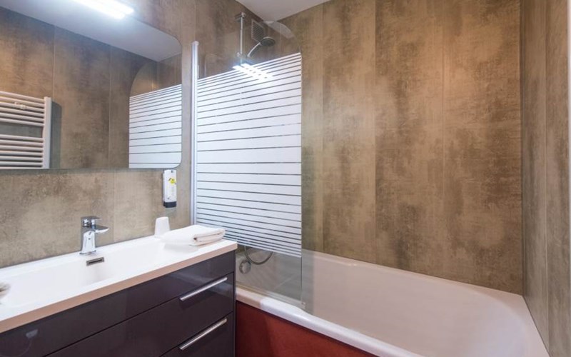 Logis Hôtel le Lac Location Logis Hôtel le Lac à EMBRUN