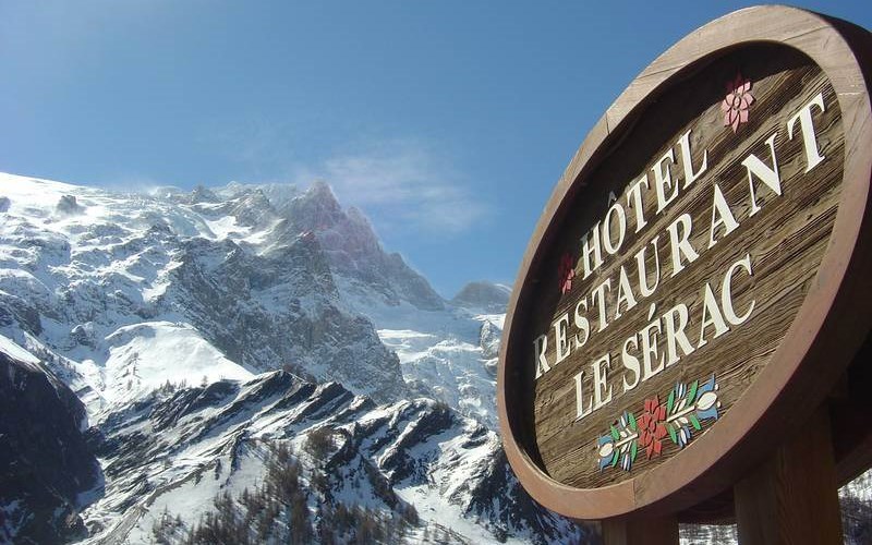 HOTEL LE SERAC Location HOTEL LE SERAC à LA GRAVE