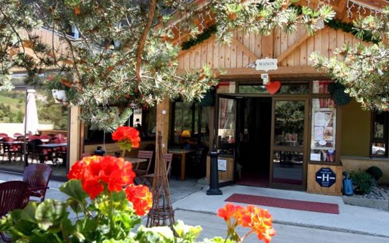 Logis Hôtel Domaine de l'Adoux Location Logis Hôtel Domaine de l'Adoux à MONTCLAR