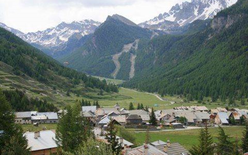 Appartement 8 personnes - Sci Les Fontines Cheynet 1 n° 38 Location Appartement 8 personnes - Sci Les Fontines Cheynet 1 n° 38 à CEILLAC