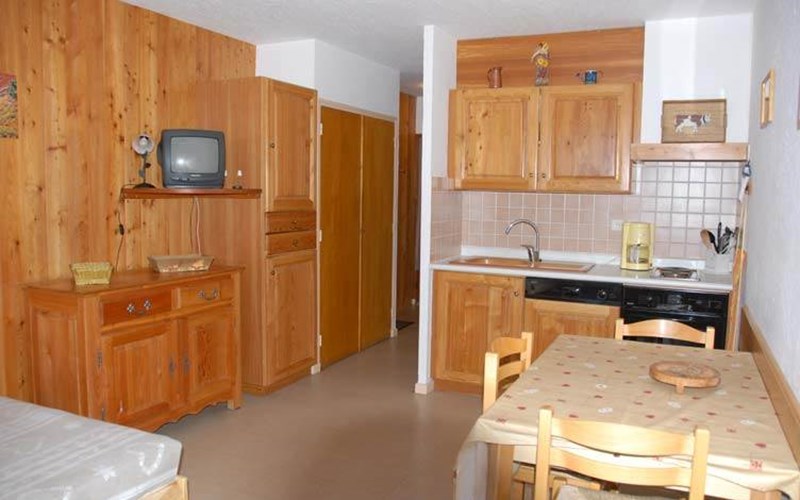 Studio 2 personnes - Le Cristillan n°6 Location Studio 2 personnes - Le Cristillan n°6 à CEILLAC