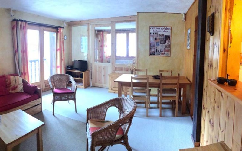 Appartement 4 personnes - Les Soldanelles Gentiane Location Appartement 4 personnes - Les Soldanelles Gentiane à ST VERAN