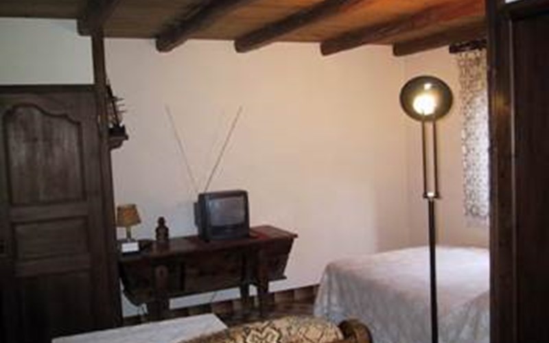 Studio 2 personnes - l'Asphodèle Location Studio 2 personnes - l'Asphodèle à CHATEAU VILLE VIEILLE