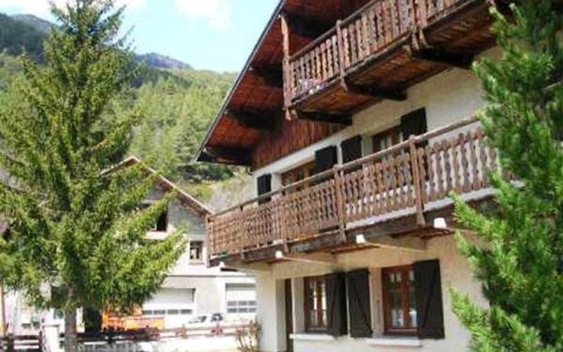 Appartement 5 personnes - Chalet L'Aouro Location Appartement 5 personnes - Chalet L'Aouro à CHATEAU VILLE VIEILLE