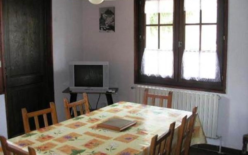 Appartement 5 personnes - Chalet L'Aouro Location Appartement 5 personnes - Chalet L'Aouro à CHATEAU VILLE VIEILLE