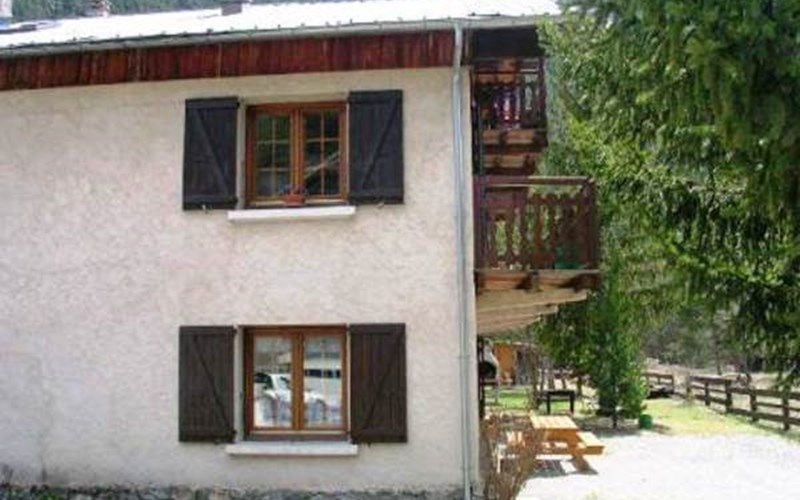 Appartement 5 personnes - Chalet L'Aouro Location Appartement 5 personnes - Chalet L'Aouro à CHATEAU VILLE VIEILLE