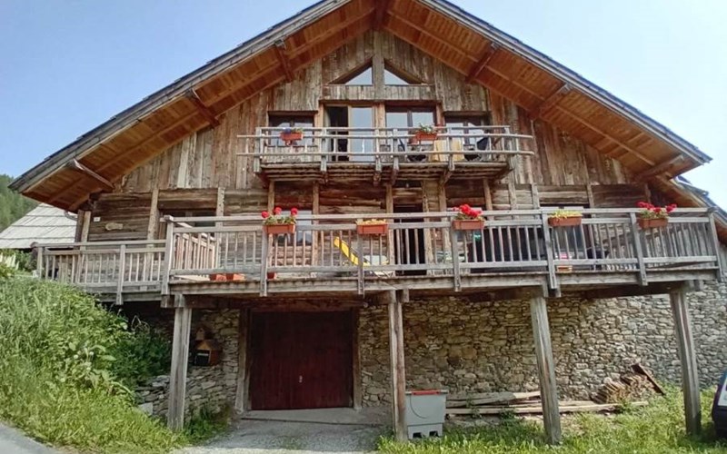 Appartement 4 personnes - Chalet de Souliers Location Appartement 4 personnes - Chalet de Souliers à CHATEAU VILLE VIEILLE