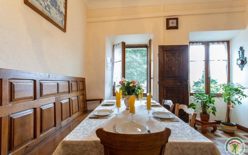 Gîtes de France N°2781 (Le Château de Rousset 1) Location Gîtes de France N°2781 (Le Château de Rousset 1) à ROUSSET