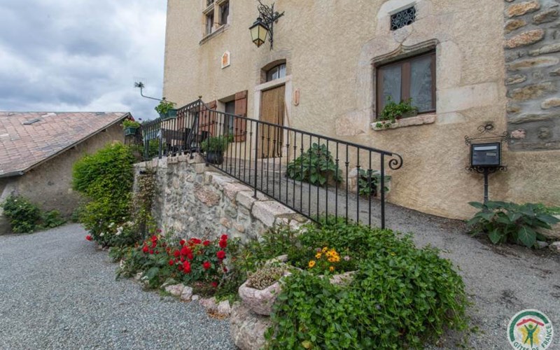 Gîtes de France N°2781 (Le Château de Rousset 1) Location Gîtes de France N°2781 (Le Château de Rousset 1) à ROUSSET