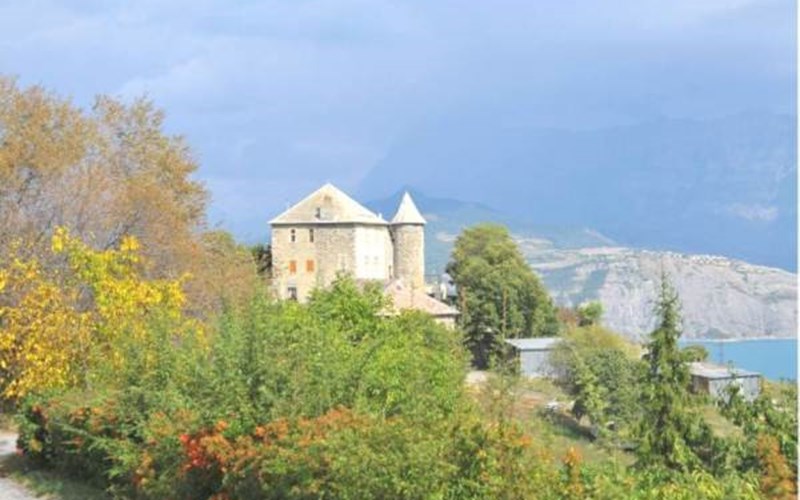 Gîtes de France N°2781 (Le Château de Rousset 1) Location Gîtes de France N°2781 (Le Château de Rousset 1) à ROUSSET